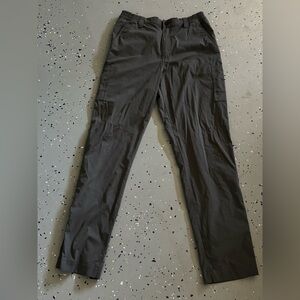 Magellan size M Adventure Gear Men’s Dark Gray Cargo Pants